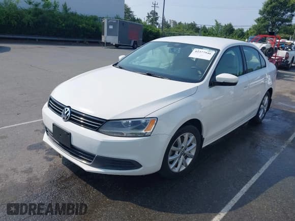 ✅ 2013 Volkswagen Jetta SE • VIN: 3VWDP7AJ2DM421232 • Lot: 42377946. Wystawiony na IAAI z przebiegiem 160 796 mil. Bezpłatny archiwum sprzedaży aukcyjnych z USA i szczegółowy raport historii pojazdu na DreamBid. Zdjęcie 18.
