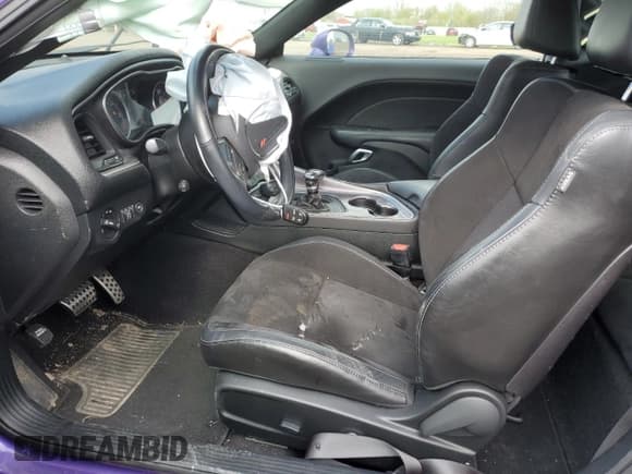 ✅ 2019 Dodge Challenger GT • VIN: 2C3CDZKGXKH675499 • Lot: 49157293. Wystawiony na Copart z przebiegiem 46 795 mil. Bezpłatny archiwum sprzedaży aukcyjnych z USA i szczegółowy raport historii pojazdu na DreamBid. Zdjęcie 7.