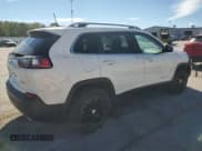 ✅ 2019 Jeep Cherokee Latitude • VIN: 1C4PJMCXXKD360013 • Lot: 86809815. Wystawiony na Copart z przebiegiem 111 518 mil. Bezpłatny archiwum sprzedaży aukcyjnych z USA i szczegółowy raport historii pojazdu na DreamBid. Zdjęcie 3.