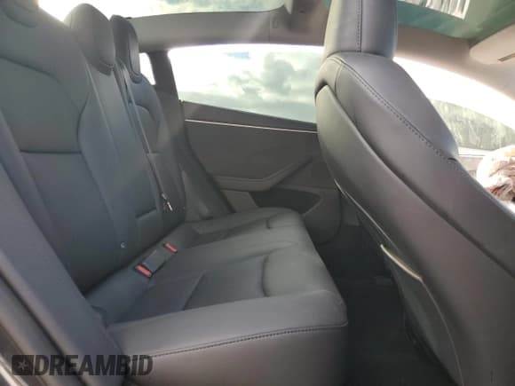 ✅ 2024 Tesla Model 3 Long Range • VIN: 5YJ3E1EB9RF829677 • Lot: 82324355. Wystawiony na Copart z przebiegiem 9 477 mil. Bezpłatny archiwum sprzedaży aukcyjnych z USA i szczegółowy raport historii pojazdu na DreamBid. Zdjęcie 10.