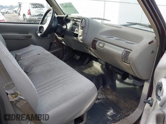 ✅ 1996 GMC Sierra 1500 • VIN: 1GTEC14W4TZ537164 • Лот: 43832032. Опубликован ранее на IAAI с пробегом 222 773 миль. Бесплатный доступ к архиву аукционных продаж из США и подробный отчёт об истории автомобиля на DreamBid. Изображение 5.