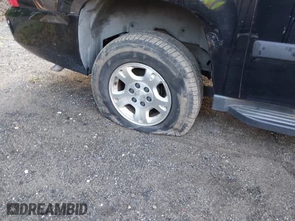 ✅ 2007 Chevrolet Suburban LT • VIN: 3GNFK16307G101922 • Lot: 43320570. Listed on IAAI with 172,591 mi. Free auction sales archive from the USA and detailed vehicle history report at DreamBid. Image 6.