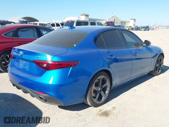 ✅ 2018 Alfa Romeo Giulia • VIN: ZARFAEBN0J7566218 • Лот: 43607102. Опубликован ранее на IAAI с пробегом 27 779 миль. Бесплатный доступ к архиву аукционных продаж из США и подробный отчёт об истории автомобиля на DreamBid. Изображение 4.