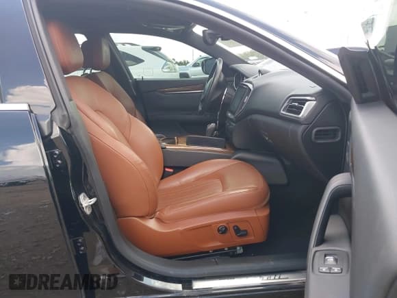 ✅ 2017 Maserati Ghibli • VIN: ZAM57XSA0H1203438 • Lot: 42932426. Wystawiony na IAAI z przebiegiem Nie podano. Bezpłatny archiwum sprzedaży aukcyjnych z USA i szczegółowy raport historii pojazdu na DreamBid. Zdjęcie 5.