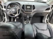 ✅ 2017 Jeep Cherokee Limited • VIN: 1C4PJLDB2HW643192 • Lot: 86304465. Wystawiony na Copart z przebiegiem 98 657 mil. Bezpłatny archiwum sprzedaży aukcyjnych z USA i szczegółowy raport historii pojazdu na DreamBid. Zdjęcie 8.