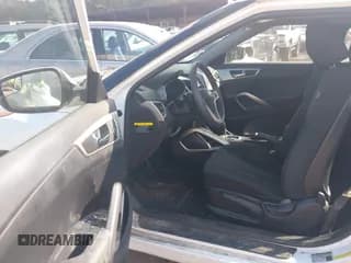 ✅ 2016 Hyundai Veloster • VIN: KMHTC6ADXGU254368 • Lot: 41531324. Wystawiony na IAAI z przebiegiem 104 196 mil. Bezpłatny archiwum sprzedaży aukcyjnych z USA i szczegółowy raport historii pojazdu na DreamBid. Zdjęcie 5.