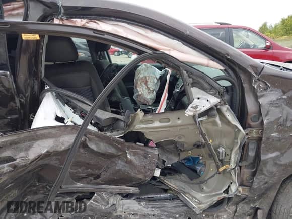 2020 Chevrolet Equinox LT with VIN 2GNAXUEV2L6207908, listed as a IAAI auction lot 43266977 with 105,014 mi miles and . Bid and sale history available at DreamBid. Image 5.