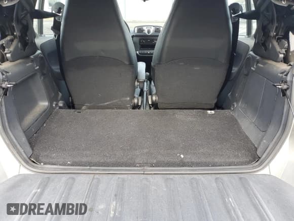 ✅ 2013 Smart fortwo Passion • VIN: WMEEK3BA2DK625180 • Lot: 84905324. Wystawiony na Copart z przebiegiem 53 126 mil. Bezpłatny archiwum sprzedaży aukcyjnych z USA i szczegółowy raport historii pojazdu na DreamBid. Zdjęcie 10.