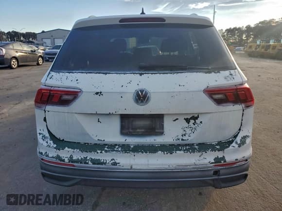 ✅ 2022 Volkswagen Tiguan S • VIN: 3VV0B7AX4NM070914 • Lot: 95511475. Wystawiony na Copart z przebiegiem Nie podano. Bezpłatny archiwum sprzedaży aukcyjnych z USA i szczegółowy raport historii pojazdu na DreamBid. Zdjęcie 6.