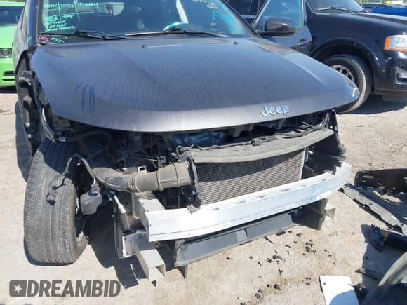 ✅ 2020 Jeep Compass Latitude • VIN: 3C4NJCBB6LT229969 • Lot: 42232500. Listed on IAAI with 86,501 mi. Free auction sales archive from the USA and detailed vehicle history report at DreamBid. Image 6.