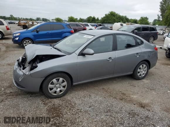 2010 Hyundai Elantra GL z VIN KMHDU4BD8AU195798, wystawiony jako Copart lot #66650154 z przebiegiem 188 353 mil mil oraz Szkoda całkowita • Salvage title. Historia ofert i sprzedaży dostępna na DreamBid. Obrazek 1.