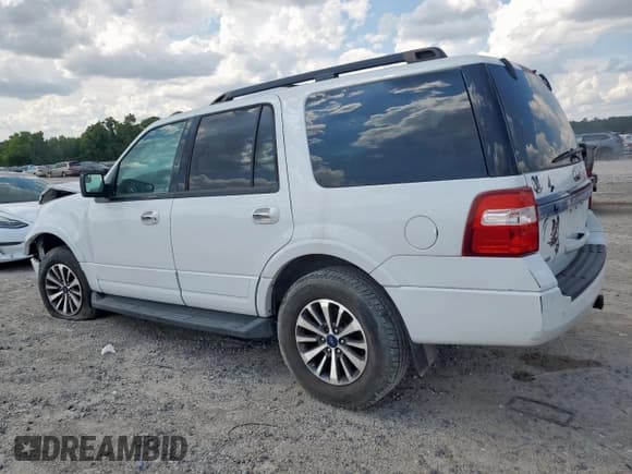 ✅ 2015 Ford Expedition XLT • VIN: 1FMJU1HT8FEF25117 • Lot: 68664715. Wystawiony na Copart z przebiegiem 147 510 mil. Bezpłatny archiwum sprzedaży aukcyjnych z USA i szczegółowy raport historii pojazdu na DreamBid. Zdjęcie 2.