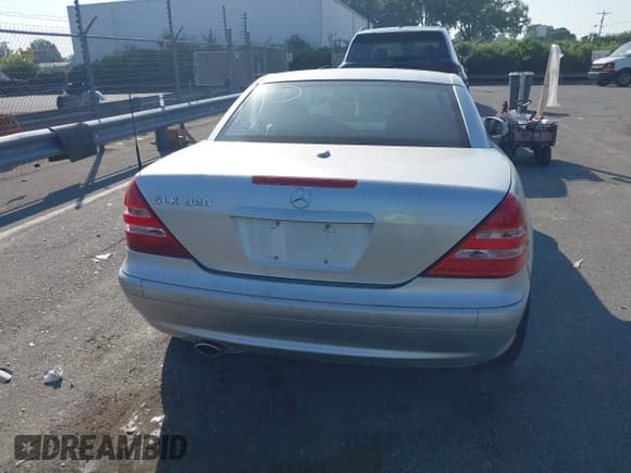 ✅ 2001 Mercedes-Benz SLK 230/320 • VIN: WDBKK65FX1F188655 • Lot: 42572890. Listed on IAAI with 150,639 mi. Free auction sales archive from the USA and detailed vehicle history report at DreamBid. Image 16.
