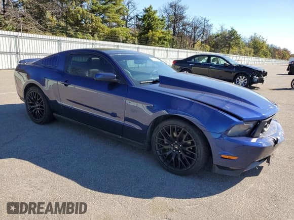 ✅ 2010 Ford Mustang GT • VIN: 1ZVBP8CH1A5100226 • Lot: 82384655. Wystawiony na Copart z przebiegiem 159 561 mil. Bezpłatny archiwum sprzedaży aukcyjnych z USA i szczegółowy raport historii pojazdu na DreamBid. Zdjęcie 4.