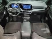 ✅ 2025 Chevrolet Equinox FWD LT • VIN: 3GNAXHEG9SL315171 • Lot: 69628565. Wystawiony na Copart z przebiegiem 12 138 mil. Bezpłatny archiwum sprzedaży aukcyjnych z USA i szczegółowy raport historii pojazdu na DreamBid. Zdjęcie 8.