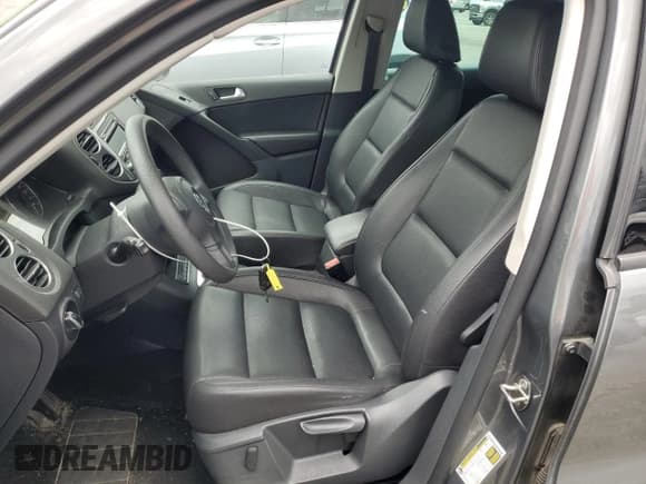 ✅ 2012 Volkswagen Tiguan LE • VIN: WVGAV7AXXCW005049 • Lot: 57818925. Listed on Copart with 137,850 mi. Free auction sales archive from the USA and detailed vehicle history report at DreamBid. Image 7.