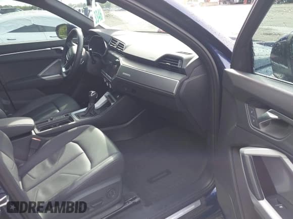 ✅ 2023 Audi Q3 S line Premium Plus • VIN: WA1EECF33P1038217 • Lot: 43367876. Wystawiony na IAAI z przebiegiem 12 194 mil. Bezpłatny archiwum sprzedaży aukcyjnych z USA i szczegółowy raport historii pojazdu na DreamBid. Zdjęcie 5.