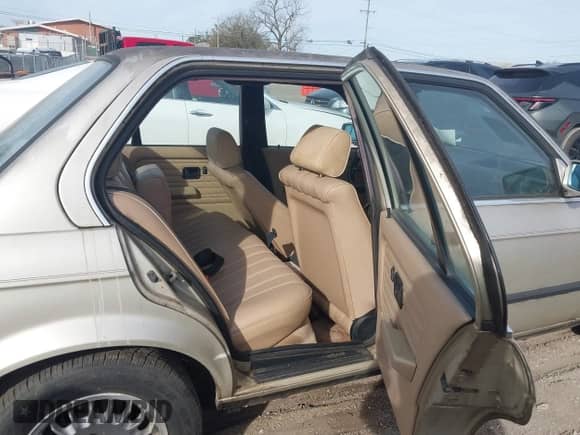 1989 BMW 3 Series 325i с VIN WBAAD230XK8845195, выставлен на аукционе IAAI как лот 43536573 с пробегом 184 461 миль миль и . История ставок и продаж доступна на DreamBid. Изображение 8.