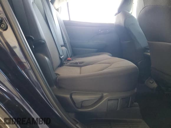 ✅ 2021 Toyota Highlander L • VIN: 5TDCZRAH6MS535526 • Lot: 92065085. Listed on Copart with 28,698 mi. Free auction sales archive from the USA and detailed vehicle history report at DreamBid. Image 11.