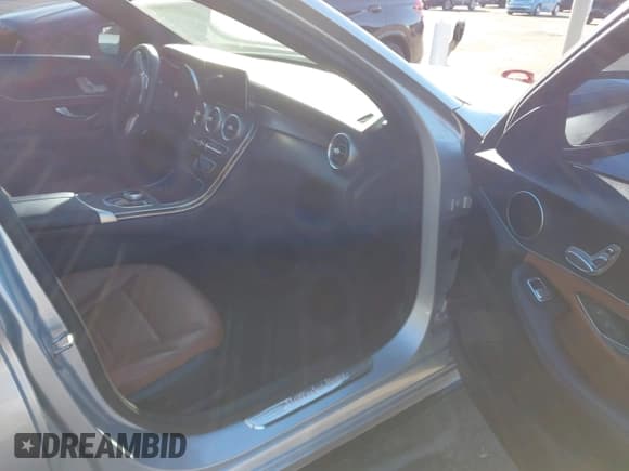 ✅ 2019 Mercedes-Benz C 300 • VIN: WDDWF8DB8KR503542 • Lot: 43684268. Listed on IAAI with 57,640 mi. Free auction sales archive from the USA and detailed vehicle history report at DreamBid. Image 5.