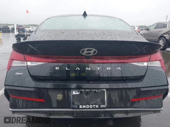 ✅ 2025 Hyundai Elantra SEL Sport • VIN: KMHLM4DG9SU961154 • Lot: 42307437. Listed on IAAI with 1,772 mi. Free auction sales archive from the USA and detailed vehicle history report at DreamBid. Image 16.
