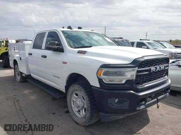 ✅ 2019 Ram 2500 Tradesman • VIN: 3C6UR5HJ7KG565823 • Lot: 43503236. Wystawiony na IAAI z przebiegiem 76 181 mil. Bezpłatny archiwum sprzedaży aukcyjnych z USA i szczegółowy raport historii pojazdu na DreamBid. Zdjęcie 13.