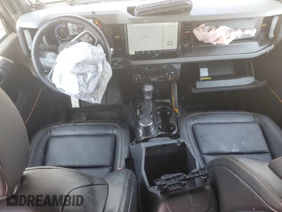 ✅ 2021 Ford Bronco • VIN: 1FMEE5DP4MLA85792 • Lot: 61592585. Wystawiony na Copart z przebiegiem 28 199 mil. Bezpłatny archiwum sprzedaży aukcyjnych z USA i szczegółowy raport historii pojazdu na DreamBid. Zdjęcie 8.