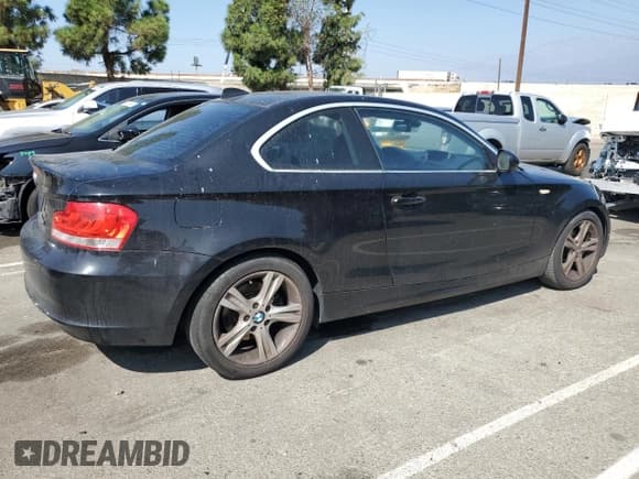 ✅ 2012 BMW 1 Series 128i • VIN: WBAUP9C53CVL91125 • Лот: 84792085. Опубликован ранее на Copart с пробегом 117 202 миль. Бесплатный доступ к архиву аукционных продаж из США и подробный отчёт об истории автомобиля на DreamBid. Изображение 3.