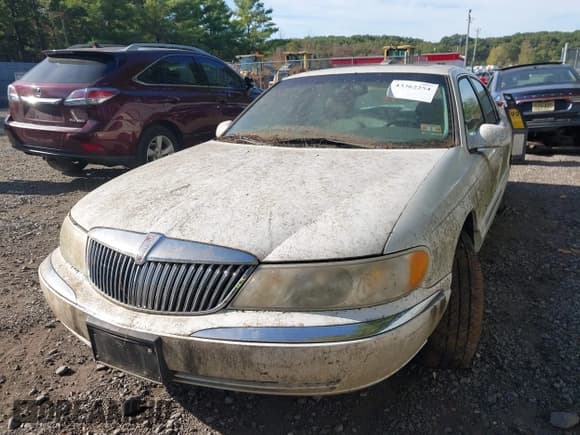 ✅ 1999 Lincoln Continental • VIN: 1LNHM97V0XY693527 • Lot: 43362254. Wystawiony na IAAI z przebiegiem 65 127 mil. Bezpłatny archiwum sprzedaży aukcyjnych z USA i szczegółowy raport historii pojazdu na DreamBid. Zdjęcie 2.