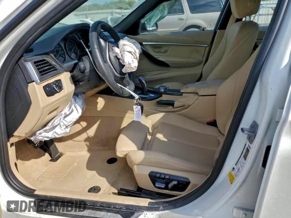 ✅ 2016 BMW 3 Series 328i • VIN: WBA8E9G53GNU30108 • Lot: 96818085. Wystawiony na Copart z przebiegiem 63 153 mil. Bezpłatny archiwum sprzedaży aukcyjnych z USA i szczegółowy raport historii pojazdu na DreamBid. Zdjęcie 7.