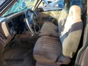 ✅ 1994 Chevrolet Silverado 1500 • VIN: 2GCEC19H3R1164159 • Lot: 84582515. Wystawiony na Copart z przebiegiem 177 437 mil. Bezpłatny archiwum sprzedaży aukcyjnych z USA i szczegółowy raport historii pojazdu na DreamBid. Zdjęcie 7.