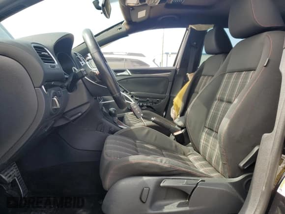 ✅ 2013 Volkswagen Golf GTI Driver's Edition • VIN: WVWHV7AJ6DW092237 • Лот: 59504415. Опубликован ранее на Copart с пробегом 141 938 миль. Бесплатный доступ к архиву аукционных продаж из США и подробный отчёт об истории автомобиля на DreamBid. Изображение 7.