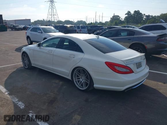 ✅ 2014 Mercedes-Benz CLS 550 • VIN: WDDLJ7DB1EA097098 • Lot: 43043753. Listed on IAAI with 123,050 mi. Free auction sales archive from the USA and detailed vehicle history report at DreamBid. Image 3.