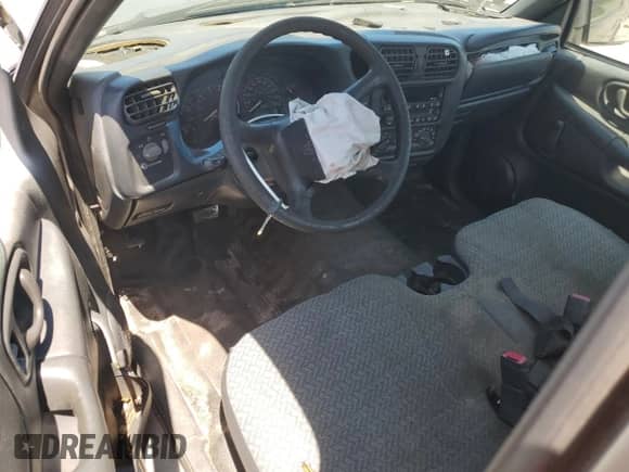 2002 Chevrolet S-10 LS with VIN 1GCCS145628201280, listed as a Copart auction lot 66637275 with 195,172 mi miles and Salvage title. Bid and sale history available at DreamBid. Image 8.