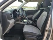 ✅ 2021 Hyundai Venue SEL • VIN: KMHRC8A32MU118762 • Lot: 50267805. Wystawiony na Copart z przebiegiem 59 200 mil. Bezpłatny archiwum sprzedaży aukcyjnych z USA i szczegółowy raport historii pojazdu na DreamBid. Zdjęcie 7.