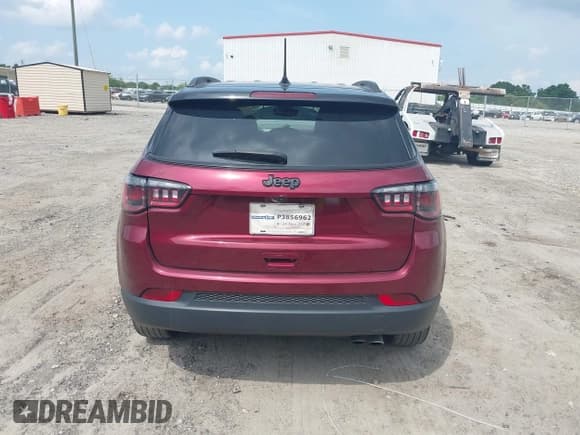 ✅ 2022 Jeep Compass Latitude • VIN: 3C4NJCBB2NT210970 • Lot: 42302790. Listed on IAAI with 27,999 mi. Free auction sales archive from the USA and detailed vehicle history report at DreamBid. Image 16.