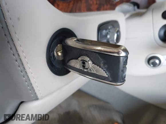 ✅ 2006 Bentley Flying Spur • VIN: SCBBR53W76C031798 • Lot: 42578094. Listed on IAAI with 70,006 mi. Free auction sales archive from the USA and detailed vehicle history report at DreamBid. Image 11.