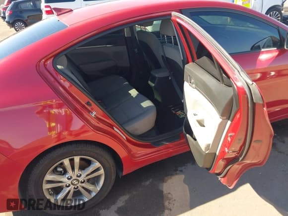 ✅ 2018 Hyundai Elantra SEL • VIN: 5NPD84LF3JH326266 • Lot: 43644544. Wystawiony na IAAI z przebiegiem 118 257 mil. Bezpłatny archiwum sprzedaży aukcyjnych z USA i szczegółowy raport historii pojazdu na DreamBid. Zdjęcie 8.