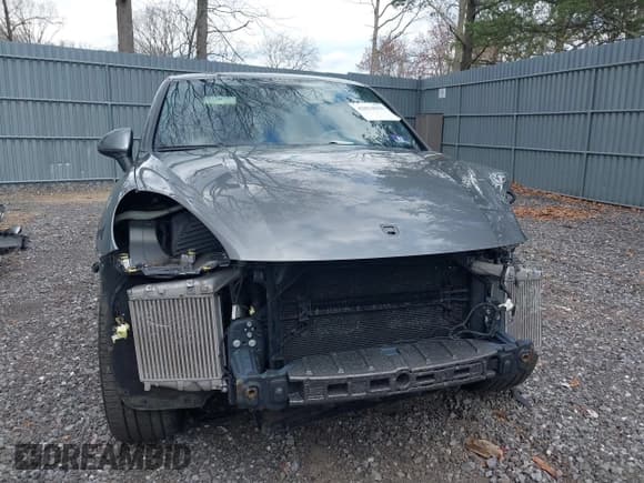 ✅ 2018 Porsche Cayenne GTS • VIN: WP1AD2A20JLA80032 • Lot: 42024925. Wystawiony na IAAI z przebiegiem 189 483 mil. Bezpłatny archiwum sprzedaży aukcyjnych z USA i szczegółowy raport historii pojazdu na DreamBid. Zdjęcie 12.