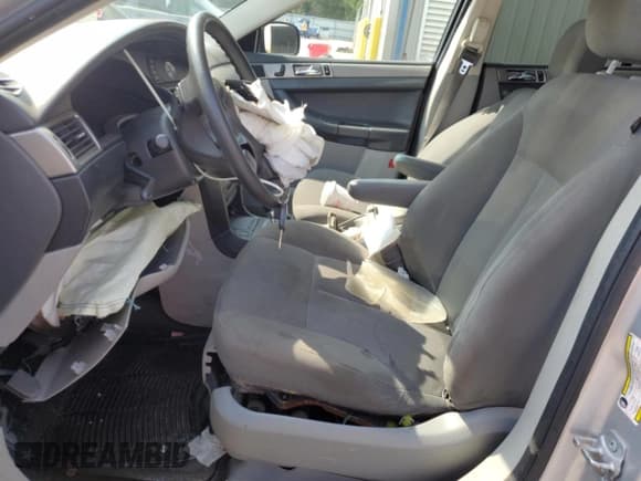 ✅ 2007 Chrysler Pacifica • VIN: 2A8GM48L47R318477 • Лот: 47451115. Опубликован ранее на Copart с пробегом Не указан. Бесплатный доступ к архиву аукционных продаж из США и подробный отчёт об истории автомобиля на DreamBid. Изображение 7.