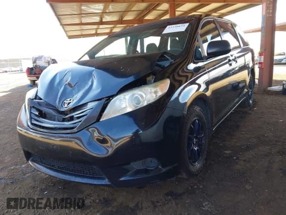 ✅ 2015 Toyota Sienna L • VIN: 5TDZK3DC6FS566662 • Lot: 43230834. Listed on IAAI with 215,151 mi. Free auction sales archive from the USA and detailed vehicle history report at DreamBid. Image 2.