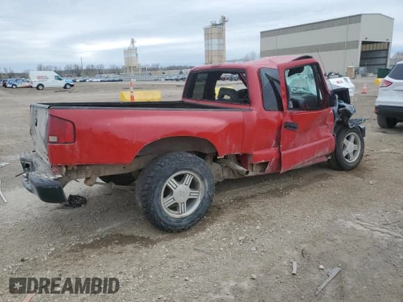 ✅ 2003 Chevrolet S-10 LS • VIN: 1GCCS19X538181521 • Лот: 51271475. Опубликован ранее на Copart с пробегом Не указан. Бесплатный доступ к архиву аукционных продаж из США и подробный отчёт об истории автомобиля на DreamBid. Изображение 3.