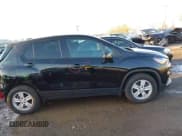 ✅ 2020 Chevrolet Trax LS • VIN: KL7CJKSB9LB327345 • Lot: 43727908. Wystawiony na IAAI z przebiegiem 38 903 mil. Bezpłatny archiwum sprzedaży aukcyjnych z USA i szczegółowy raport historii pojazdu na DreamBid. Zdjęcie 13.
