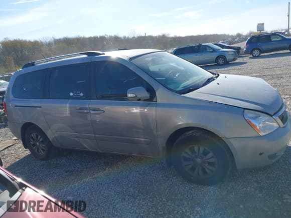 ✅ 2012 Kia Sedona LX • VIN: KNDMG4C76C6499725 • Lot: 43681907. Wystawiony na IAAI z przebiegiem 316 715 mil. Bezpłatny archiwum sprzedaży aukcyjnych z USA i szczegółowy raport historii pojazdu na DreamBid. Zdjęcie 13.