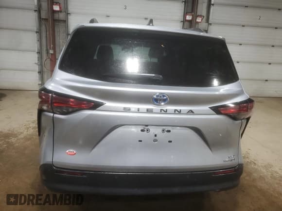 ✅ 2021 Toyota Sienna XLE • VIN: 5TDYRKEC5MS007035 • Lot: 92400495. Listed on Copart with 106,645 mi. Free auction sales archive from the USA and detailed vehicle history report at DreamBid. Image 6.