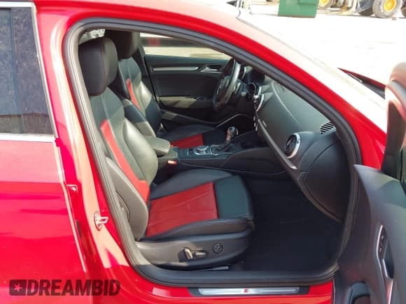 ✅ 2015 Audi S3 Prestige • VIN: WAUFFGFF3F1074252 • Lot: 42964320. Wystawiony na IAAI z przebiegiem 99 355 mil. Bezpłatny archiwum sprzedaży aukcyjnych z USA i szczegółowy raport historii pojazdu na DreamBid. Zdjęcie 5.