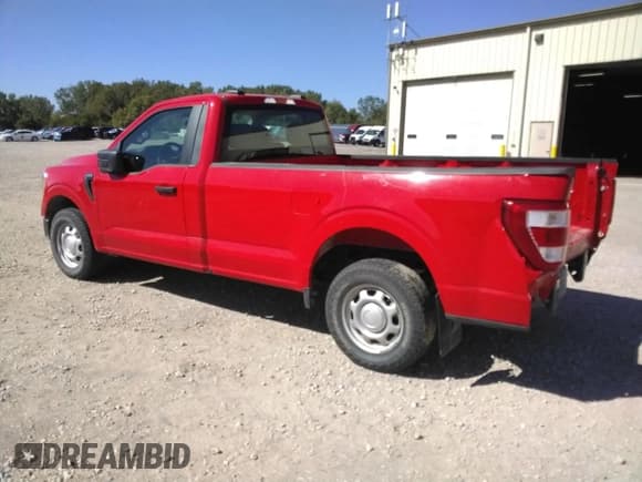 ✅ 2022 Ford F-150 XL • VIN: 1FTMF1CB3NKE20897 • Lot: 81580965. Wystawiony na Copart z przebiegiem 102 493 mil. Bezpłatny archiwum sprzedaży aukcyjnych z USA i szczegółowy raport historii pojazdu na DreamBid. Zdjęcie 2.
