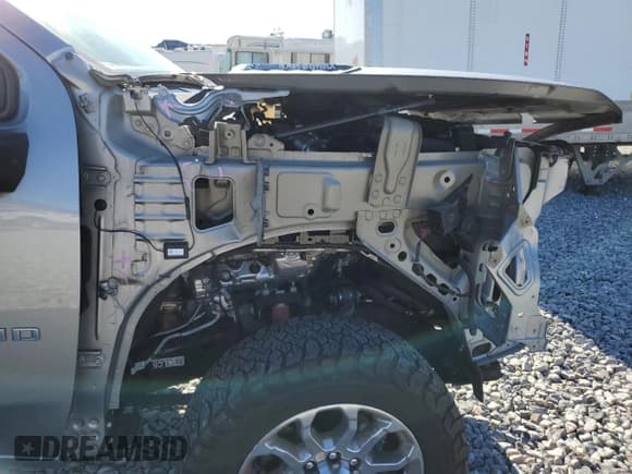 ✅ 2024 Chevrolet Silverado 2500HD LTZ • VIN: 2GC4YPEY4R1207672 • Лот: 90295975. Опубликован ранее на Copart с пробегом 51 212 миль. Бесплатный доступ к архиву аукционных продаж из США и подробный отчёт об истории автомобиля на DreamBid. Изображение 9.