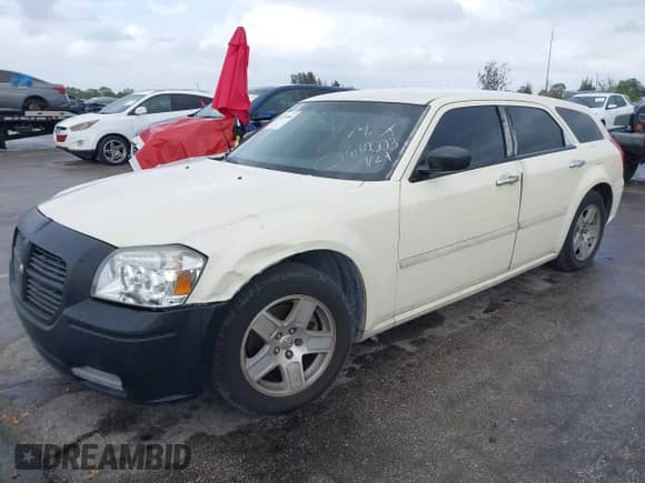 2005 Dodge Magnum SE с VIN 2D4FV48V55H680003, выставлен на аукционе IAAI как лот 41720084 с пробегом 239 029 миль миль и . История ставок и продаж доступна на DreamBid. Изображение 2.