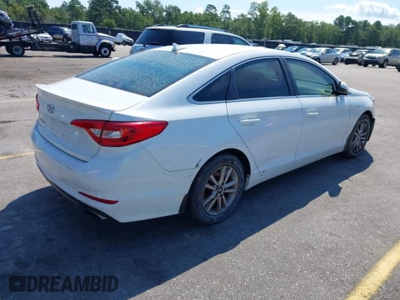 ✅ 2016 Hyundai Sonata SE • VIN: 5NPE24AF2GH337275 • Лот: 43064365. Опубликован ранее на IAAI с пробегом 139 926 миль. Бесплатный доступ к архиву аукционных продаж из США и подробный отчёт об истории автомобиля на DreamBid. Изображение 4.